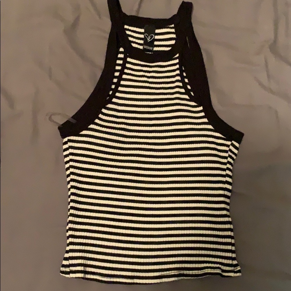 Stretchy and cute black and white top